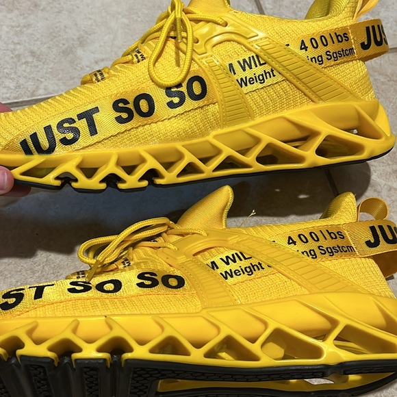 Running shoes. Walked in once - Picture 4 of 4